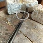 Anello cerchio oro bianco diamanti